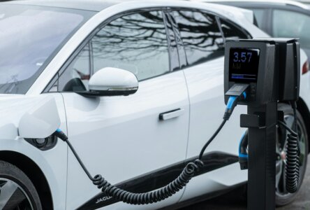 How to Keep Your EV Battery Warm in Winter